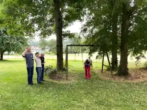 2021 Frankrijk juli scene bij schommel.webp